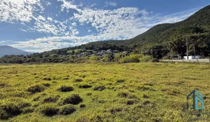 Terreno de frente pra Rodovia com, 110 de frente X 800 fundos em São José SC