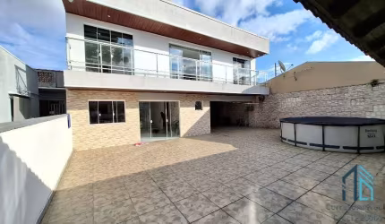 Casa, terreno com duas casas, 05 quartos c/suíte, área gourmet, no Capão Raso em Curitiba PR