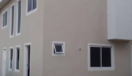 Sobrado com 2 dormitórios à venda, 94 m² por R$ 470.000,00 - Uberaba - Curitiba/PR