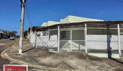 Ótima casa toda em laje 3 dormitórios sendo 1 suíte
