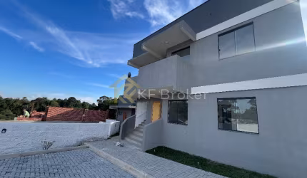 Casa Sobreposta c/ 2 quartos à Venda no Parque Embu - Colombo!