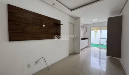 Casa em condomínio fechado com 2 quartos à venda na Rua Professora Silvia Síeben Meotti, 84, São José, Canoas, 51 m2 por R$ 325.000