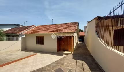 Casa com 2 quartos à venda na Primeiro de Março, 135, Nossa Senhora das Graças, Canoas, 157 m2 por R$ 390.000
