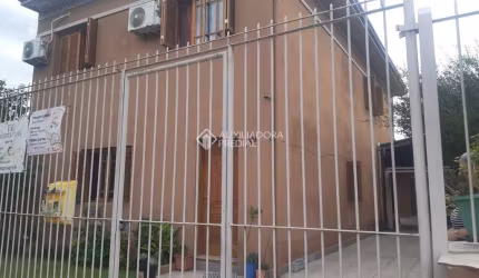 Casa em condomínio fechado com 6 quartos à venda na Beco Rui Barbosa, 489, Fátima, Canoas, 214 m2 por R$ 830.000