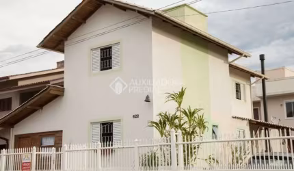 Casa com 4 quartos à venda na Rua Arco íris, 622, Carianos, Florianópolis, 162 m2 por R$ 1.500.000