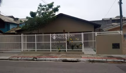 Casa com 4 quartos à venda na Rua Acary Margarida, 124, Canasvieiras, Florianópolis, 204 m2 por R$ 1.380.000