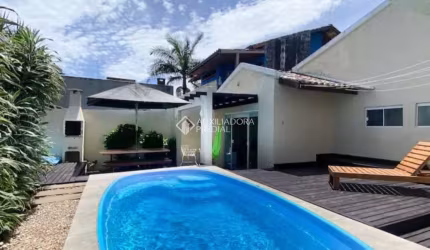 Casa com 3 quartos à venda na Rua Magalhães, 104, Jurerê, Florianópolis, 150 m2 por R$ 1.800.000
