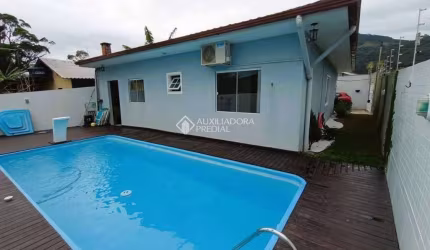 Casa com 3 quartos à venda na Rua Alfredo João Fermiano, 123, Fundos, Biguaçu, 120 m2 por R$ 535.000
