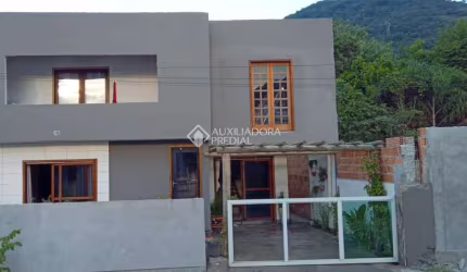 Casa com 3 quartos à venda na Ana Antonia Martins, 355, Ribeirão da Ilha, Florianópolis, 220 m2 por R$ 532.000