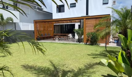 Casa em condomínio fechado com 3 quartos à venda na Grp 396, 1850, Centro, Garopaba, 260 m2 por R$ 2.190.000