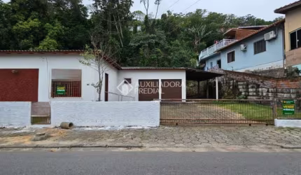 Casa com 3 quartos à venda na Rua João Câncio Jacques, 479, Costeira do Pirajubaé, Florianópolis, 132 m2 por R$ 800.000