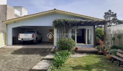 Casa com 3 quartos à venda na Rua Manoel Pedro Vieira, 569, Morro das Pedras, Florianópolis, 167 m2 por R$ 2.330.000