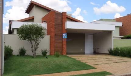Casa térrea a venda com 3 suítes no Cond Quinta da Primavera