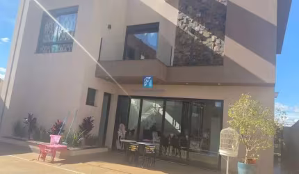 Casa Sobrado Vila do Golf com 4 dorm Cond Quinta dos Ventos