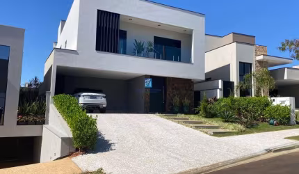 Sobrado a venda com 3 suítes no Condomínio Alto do Castelo
