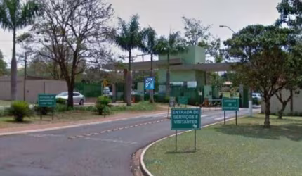 Belo terreno à venda com 868 m² no Condomínio Royal Park