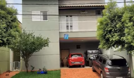 Casa tipo sobrado, 180m2 de construção, armários, Condomínio