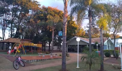 Casa a venda em Condomínio Ouro Verde. 3 dormitórios com 1 s