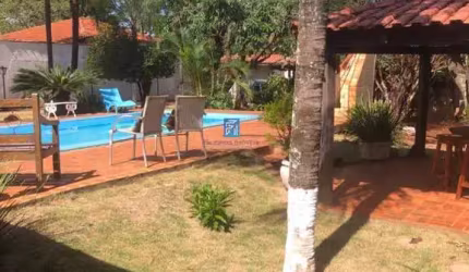 Linda chácara a venda com 2 casas no Portal dos Ipês