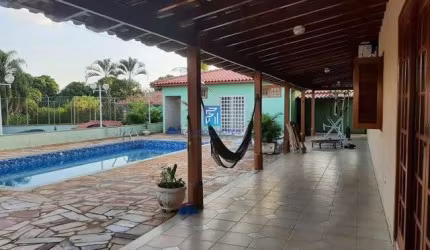 Casa a venda com 4 dormitórios sendo 2 suítes no Condomínio Estância Beira Rio