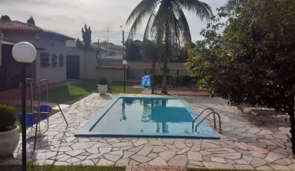 Casa térrea Lagoinha 4 dorm edícula e piscina