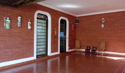 Casa a venda com 4 dormitórios sendo 2 suítes no Castelo Bra