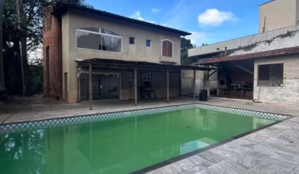 Casa com 4 quartos para alugar em Belo Horizonte
