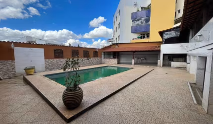 Casa com 4 quartos para alugar em Contagem