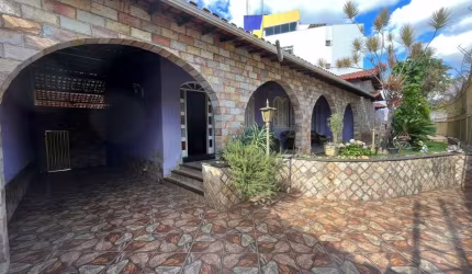 Casa com 4 quartos à venda em Contagem