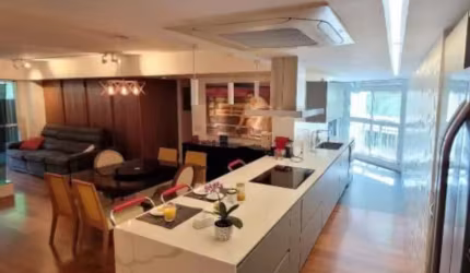 Apartamento Garden com Vista Mar à venda no Leblon com 3 Quartos, 3 Banheiros e 151m²