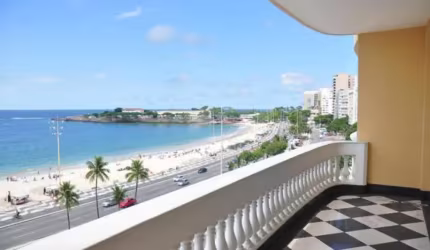 Apartamento com Vista Panorâmica de Copacabana à venda com 3 Quartos, 2 Banheiros e 340m².