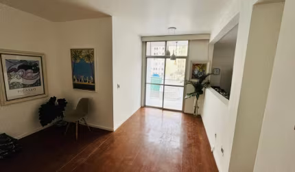 Apartamento de Andar Baixo à venda no Flamengo com 2 Quartos, 1 Vaga e 70m².