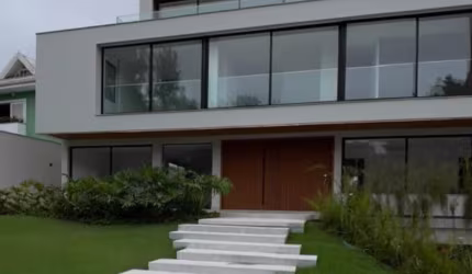 Casa Triplex de Alto Luxo à venda no Condomínio Mansões