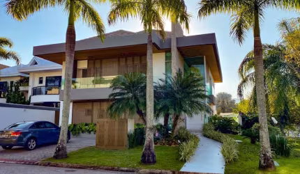Casa Tríplex de 550m² com 5 Suítes e 4 Vagas à venda no Del Lago Barra da Tijuca
