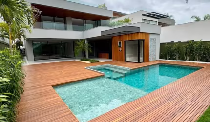 Casa Contemporânea com 840m² e 5 Suítes à venda no Alphaville Barra da Tijuca