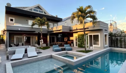 Casa Duplex mais Sótão com 620 m² e 4 Suítes à venda no Alphaville Barra da Tijuca.