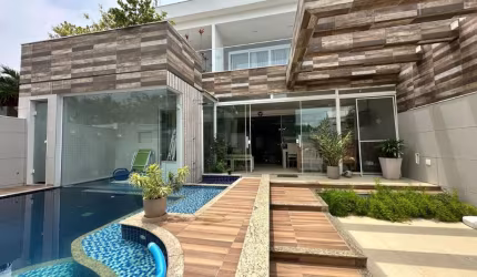 Casa Duplex + Sótão com 4 Suítes à venda no Riviera del Sol