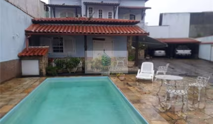 Casa de luxo em condomínio na Taquara, Rio de Janeiro-RJ: 5 quartos, 1 suíte, 1 sala, 3 banheiros, 6 vagas de garagem, 300m².