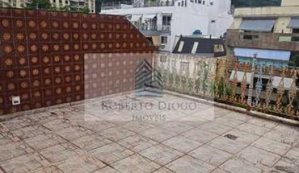 Imóvel Comercial de Alto Padrão na Barra da Tijuca - 9 Quartos, 2 Suítes, 4 Salas e 5 Vagas de Garagem - Rio de Janeiro-RJ - 982,50m².