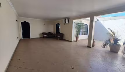 Casa com 3 dormitórios sendo 1 suíte à venda, 210 m² por R$ 680.000 - Jardim São Luiz - Ribeirão Preto/SP