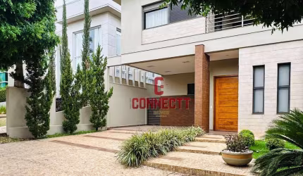 CASA EM CONDOMÍNIO DE 4 QUARTOS SENDO 3 SUITES PISCINA E 4 VAGAS DE GARAGEM.