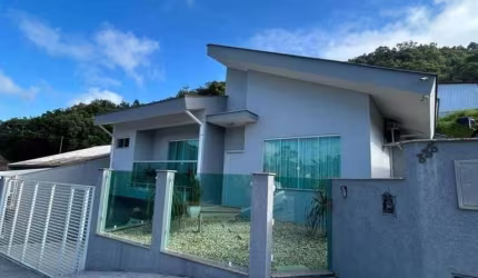 Casa para Venda em Guaramirim / SC no bairro Centro