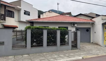 Casa para Venda em Jaraguá do Sul / SC no bairro Ilha da Figueira