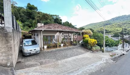 Casa a venda no coração de Guaramirim!