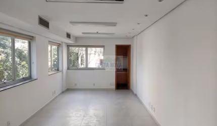 Sala comercial para venda ou locação, com 2 banheiros, copa de apoio, elevadores e recepção