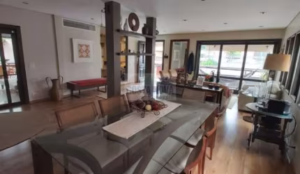 Sobrado à venda na Vila Sônia, São Paulo, 4 suítes, 6 garagens - 1.609.000