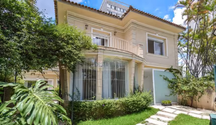Casa de vila, com 380m² , 4 quartos (2 suítes) , 4 banheiros, elevador, com sala para 4 ambientes