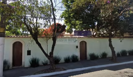 Excelente casa residencial/comercial. Ideal família grande ou para uma clinica de repouso