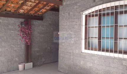 Casa com 104 m², 2 quartos sendo 1 suíte, 2 banheiros, lavanderia e 2 vagas. bairro Tupi