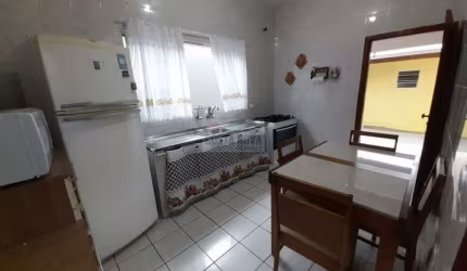 Casa a venda com 4 Dormitorios sendo 1 suite na Vila Antártica em Praia Grande